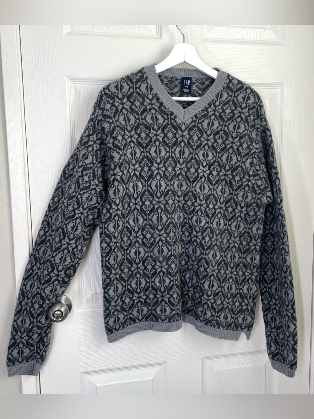 Authentic vintage GAP men's V-neck knit sweater from the Holiday 2001 collection